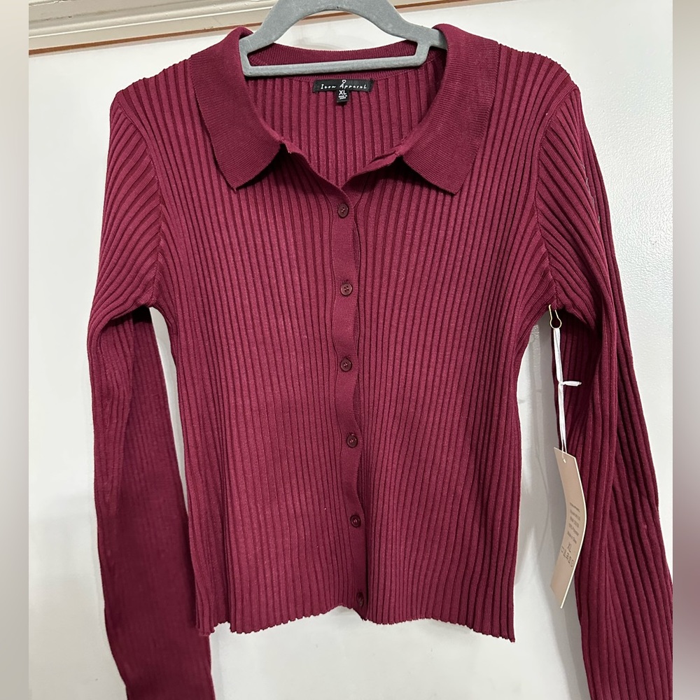 CHI CHI NYC Button down ribbed cardigan with collar in wine color